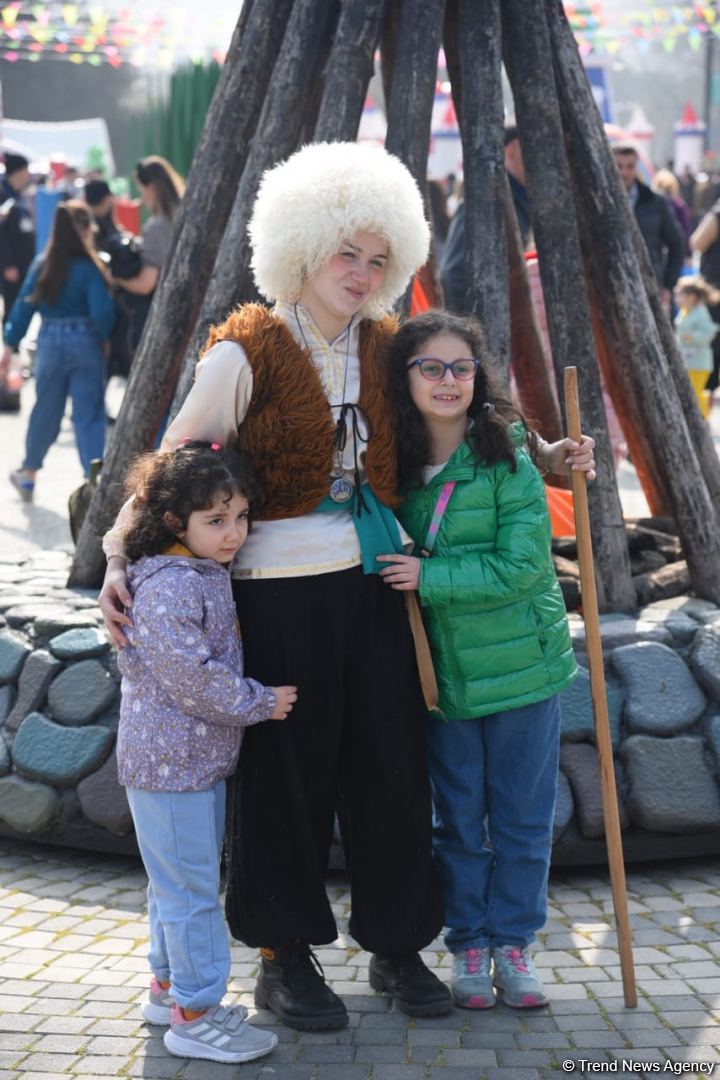 Baku residents celebrating Novruz holiday (PHOTO)