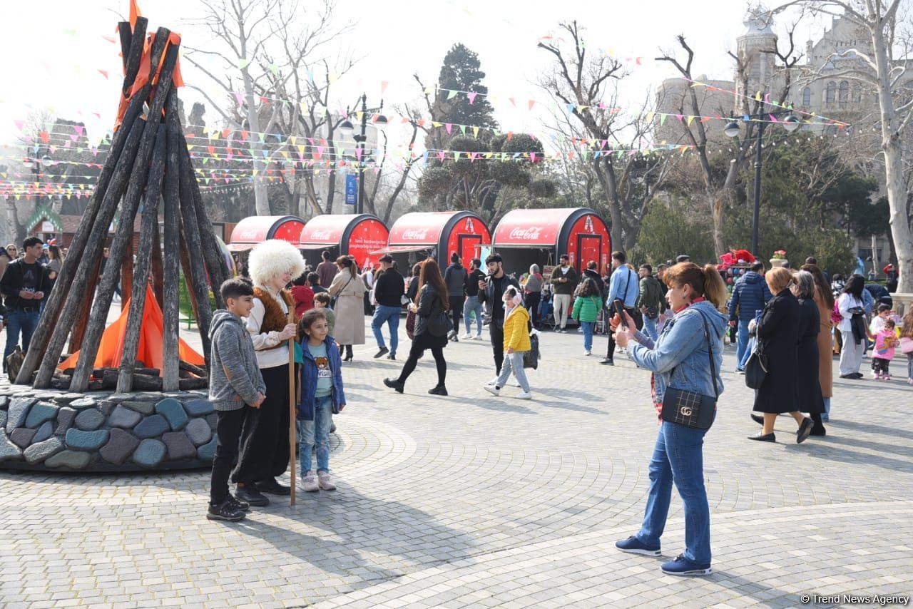 Baku residents celebrating Novruz holiday (PHOTO)