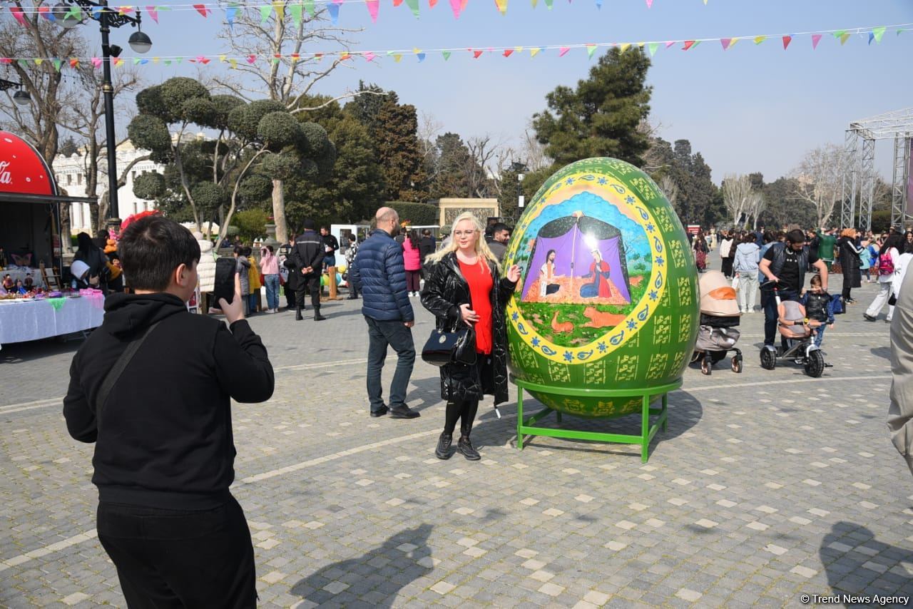 Baku residents celebrating Novruz holiday (PHOTO)
