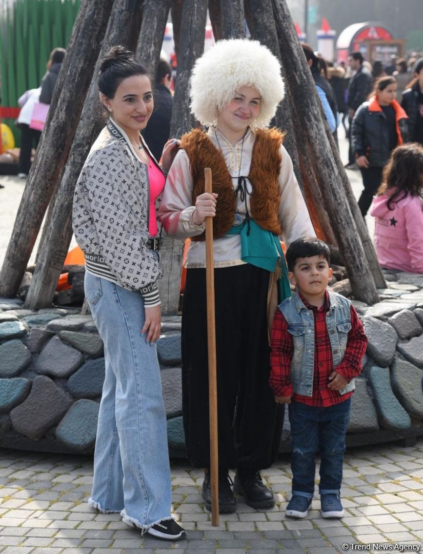 Baku residents celebrating Novruz holiday (PHOTO)