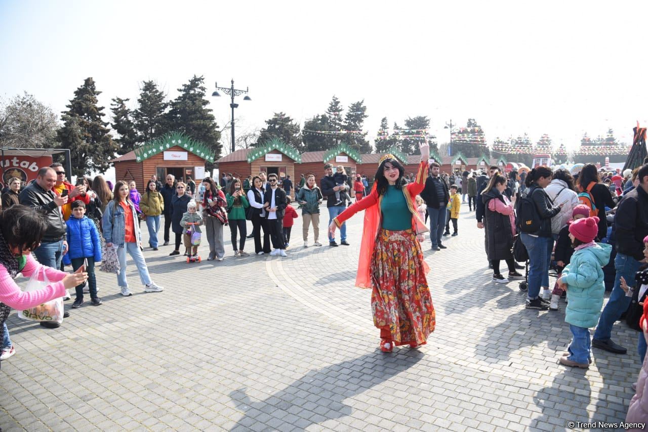 Baku residents celebrating Novruz holiday (PHOTO)