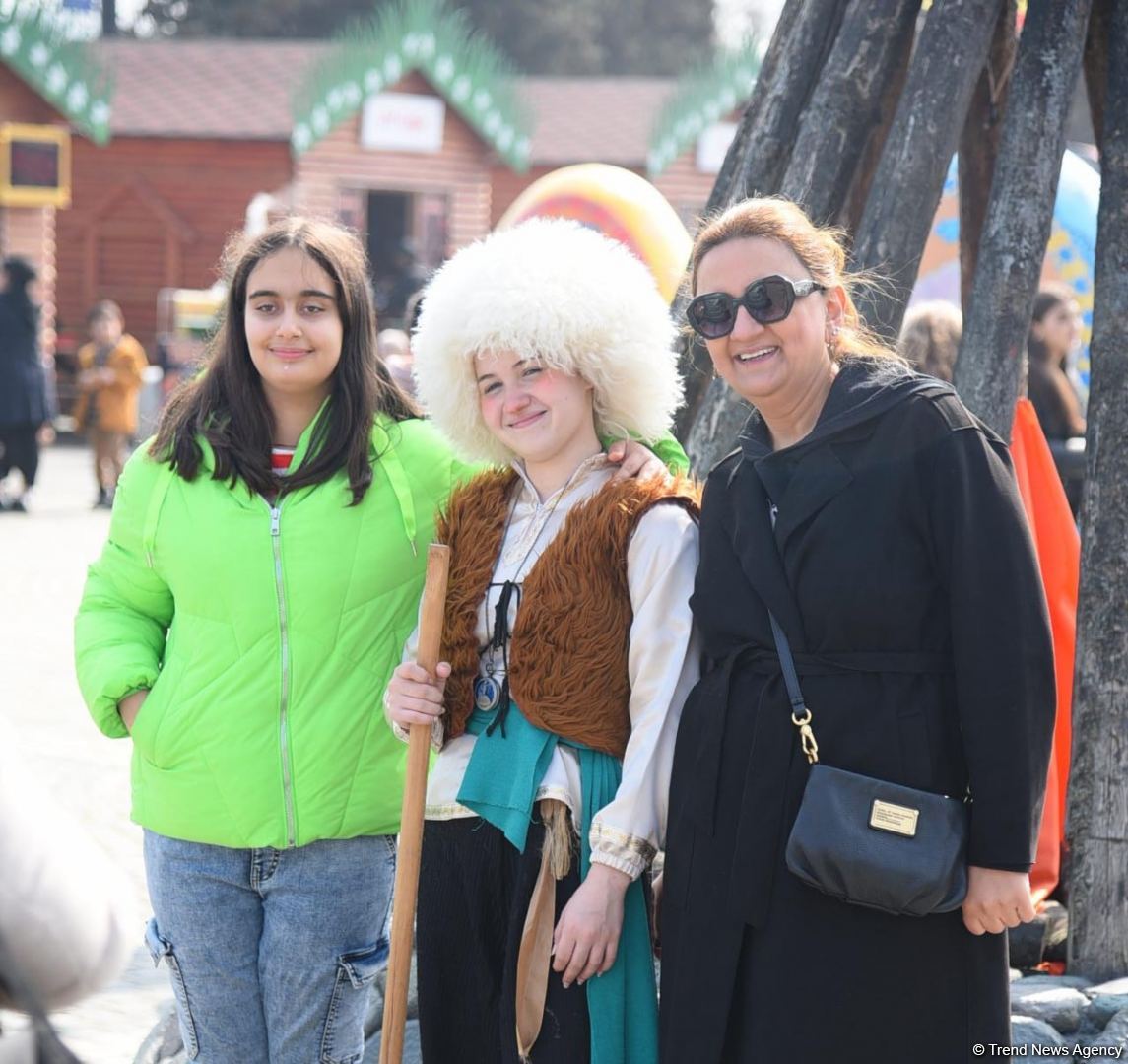 Baku residents celebrating Novruz holiday (PHOTO)