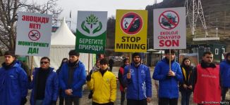Peaceful protest of Azerbaijani eco-activists continues on Lachin-Khankendi road (PHOTO)