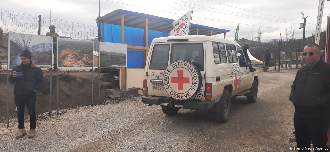 ICRC cars move freely along Azerbaijan's Lachin-Khankendi road (PHOTO)