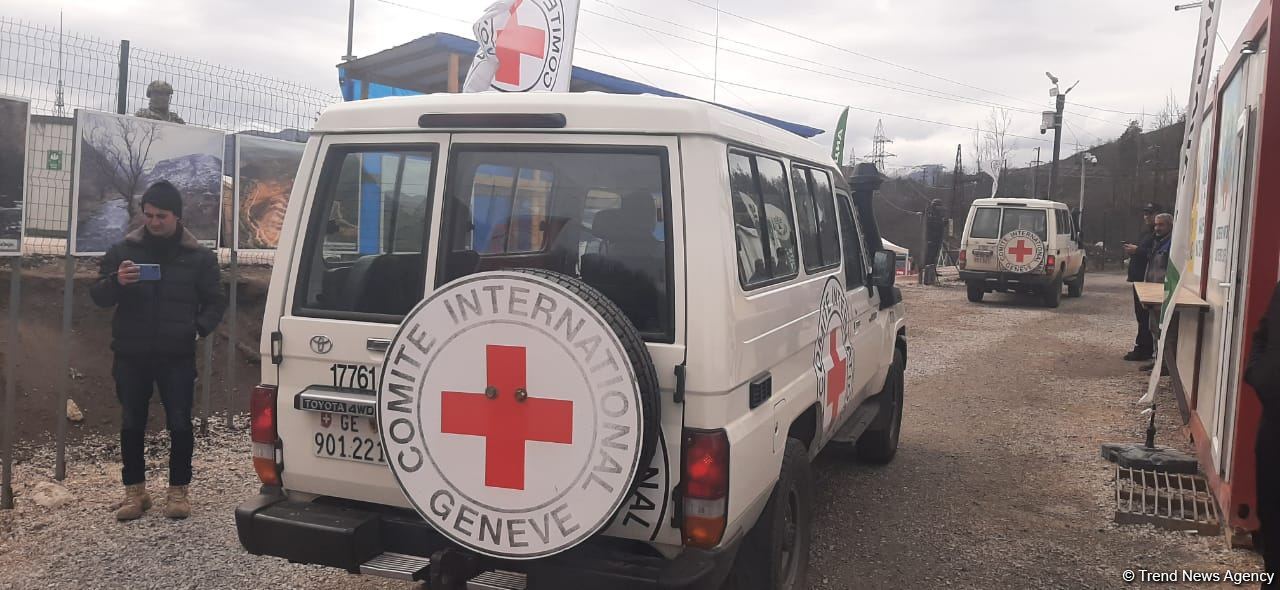 ICRC cars move freely along Azerbaijan's Lachin-Khankendi road (PHOTO)