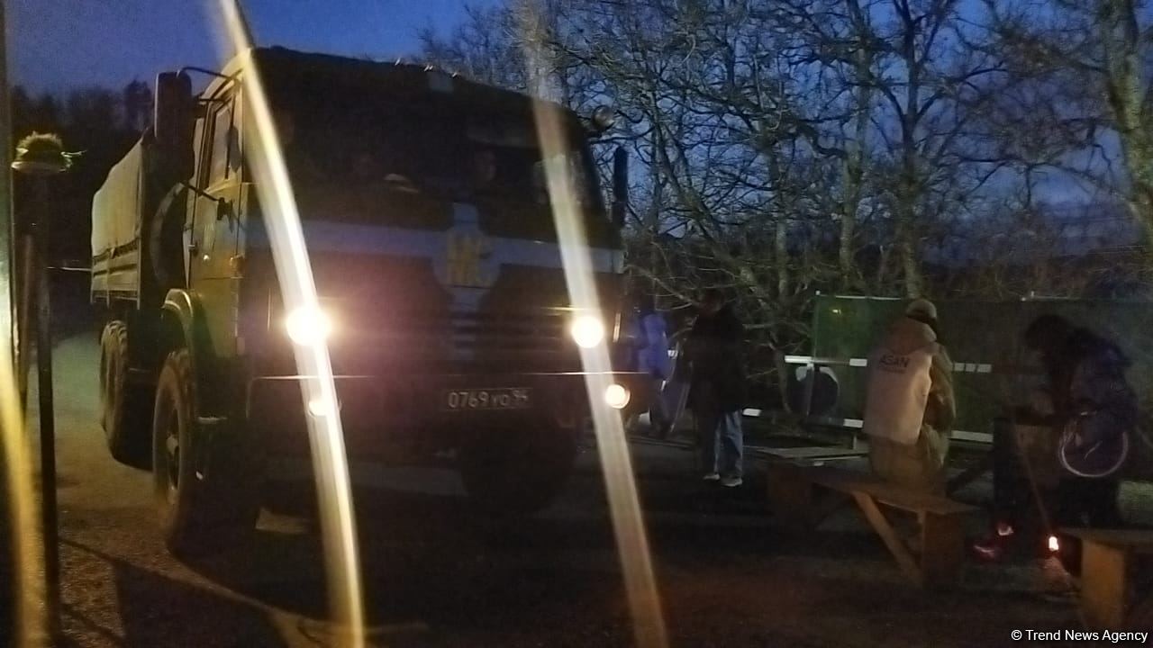 Several vehicles of Russian peacekeepers move freely along Azerbaijan's Lachin-Khankendi road (PHOTO)