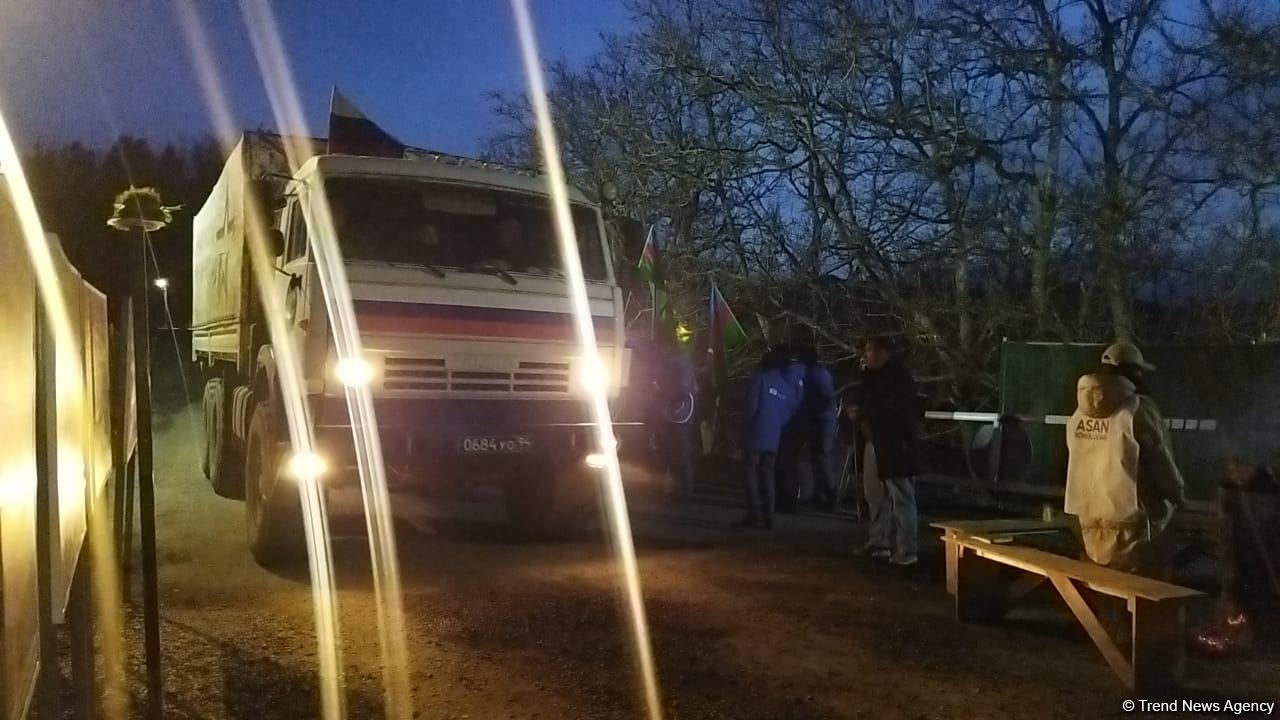 Several vehicles of Russian peacekeepers move freely along Azerbaijan's Lachin-Khankendi road (PHOTO)