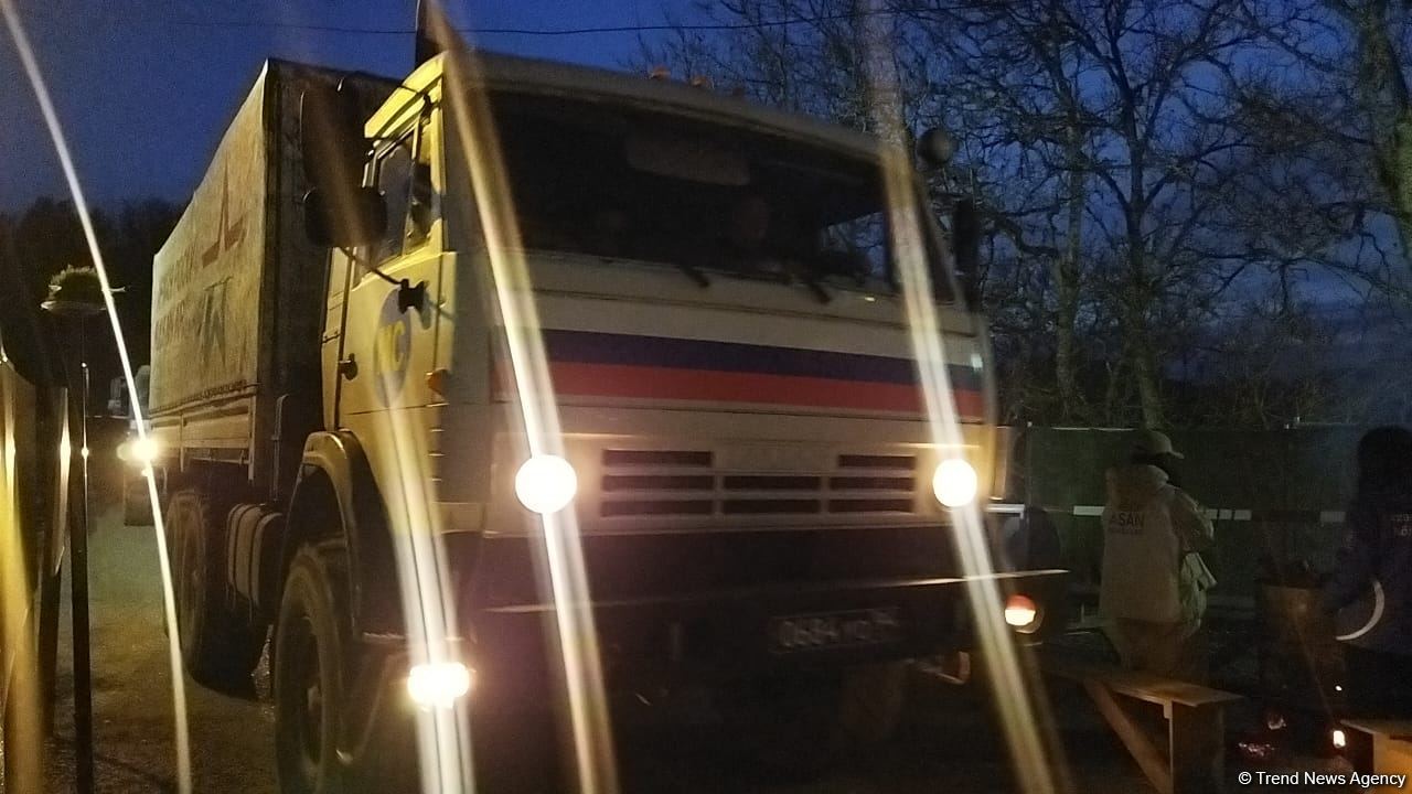 Several vehicles of Russian peacekeepers move freely along Azerbaijan's Lachin-Khankendi road (PHOTO)