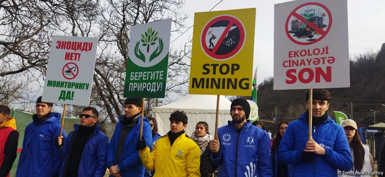 Peaceful protest of Azerbaijani eco-activists continues on Lachin-Khankendi road (PHOTO)