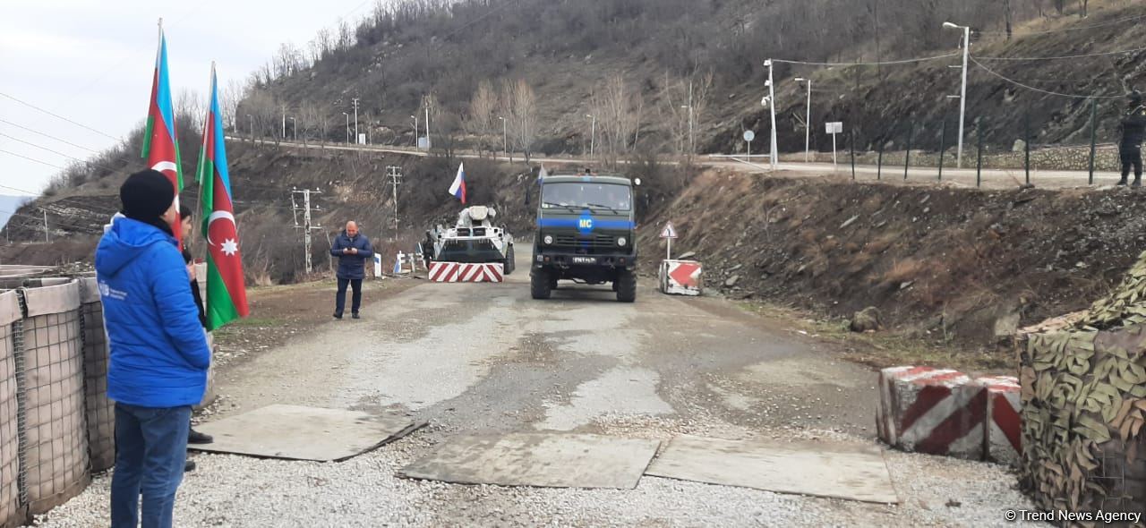 Several vehicles of Russian peacekeepers move freely along Azerbaijan's Lachin-Khankendi road (PHOTO)