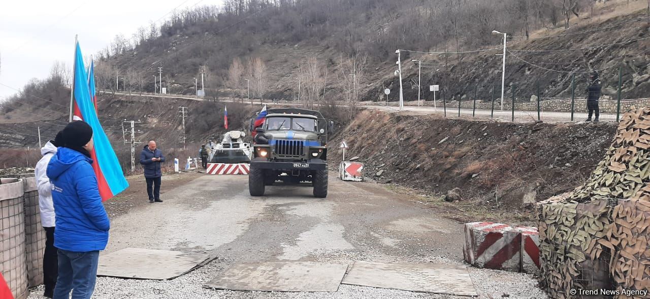 Several vehicles of Russian peacekeepers move freely along Azerbaijan's Lachin-Khankendi road (PHOTO)