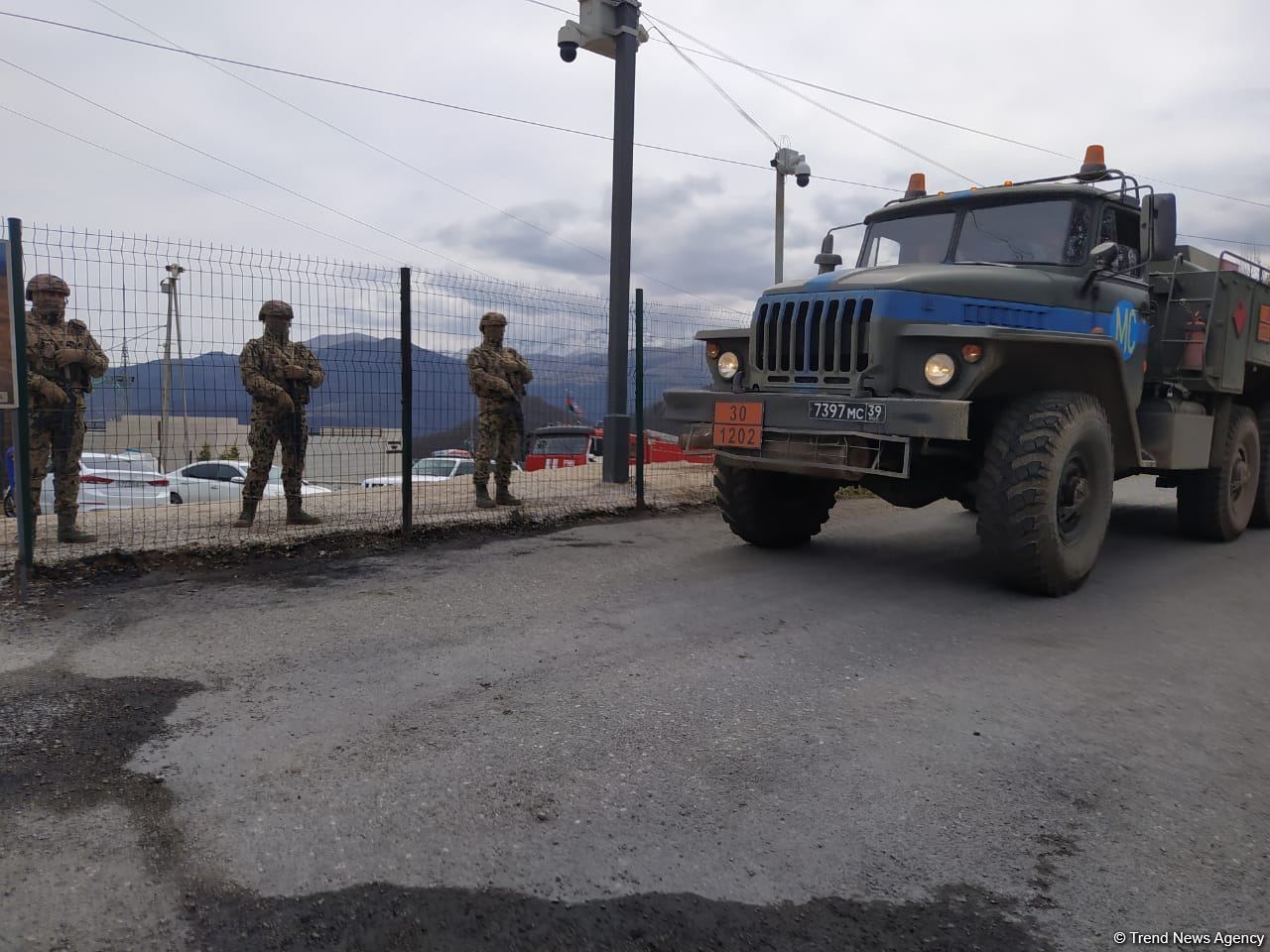 Convoy of Russian peacekeepers moves freely along Azerbaijan's Lachin-Khankendi road (PHOTO)