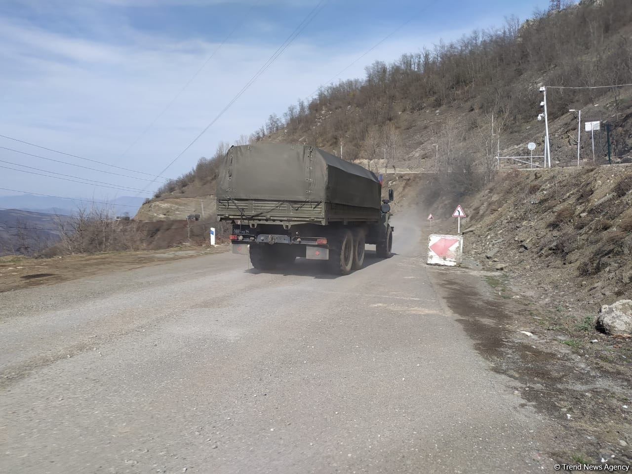 Another convoy of Russian peacekeepers moves freely along Azerbaijan's Lachin-Khankendi road (PHOTO)