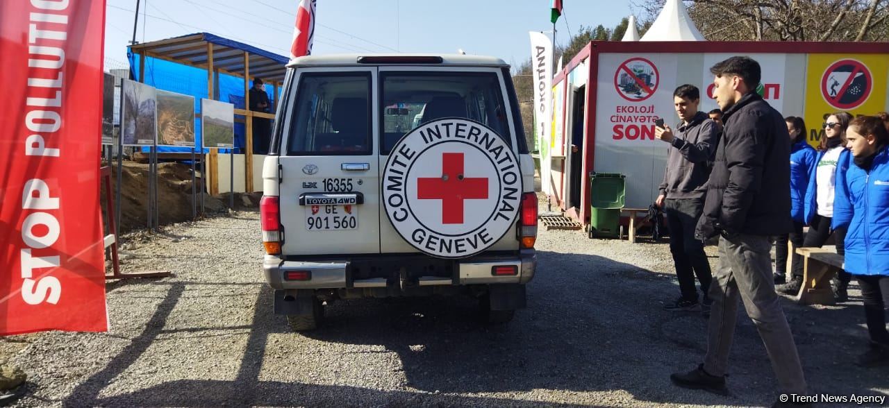 ICRC vehicles move freely along Azerbaijan's Lachin-Khankendi road (PHOTO)