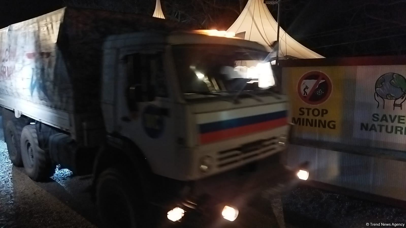 Vehicles of Russian peacekeepers move freely along Azerbaijan's Lachin-Khankendi road (PHOTO)