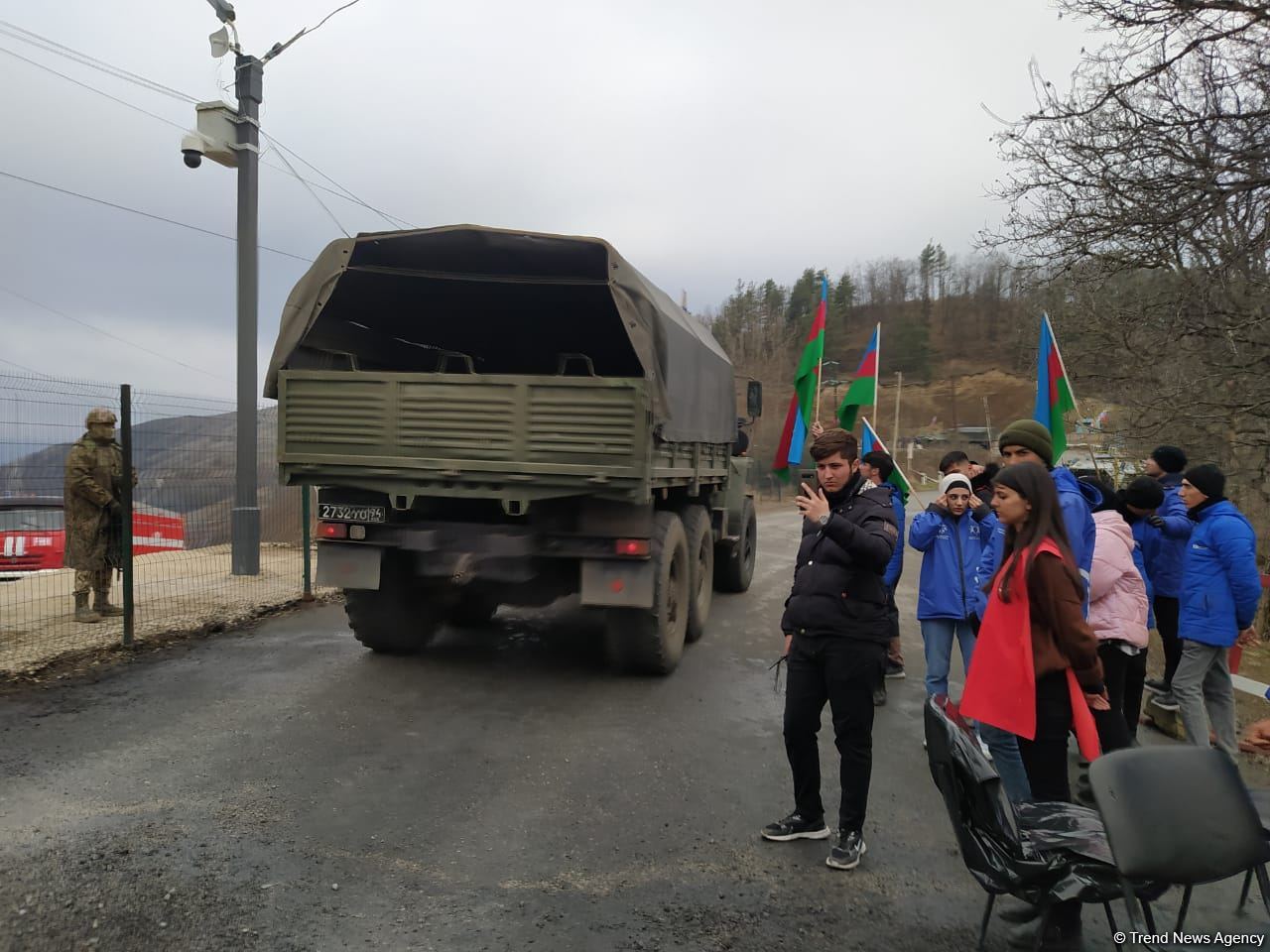 Vehicles of Russian peacekeepers move freely along Azerbaijan's Lachin-Khankendi road (PHOTO)