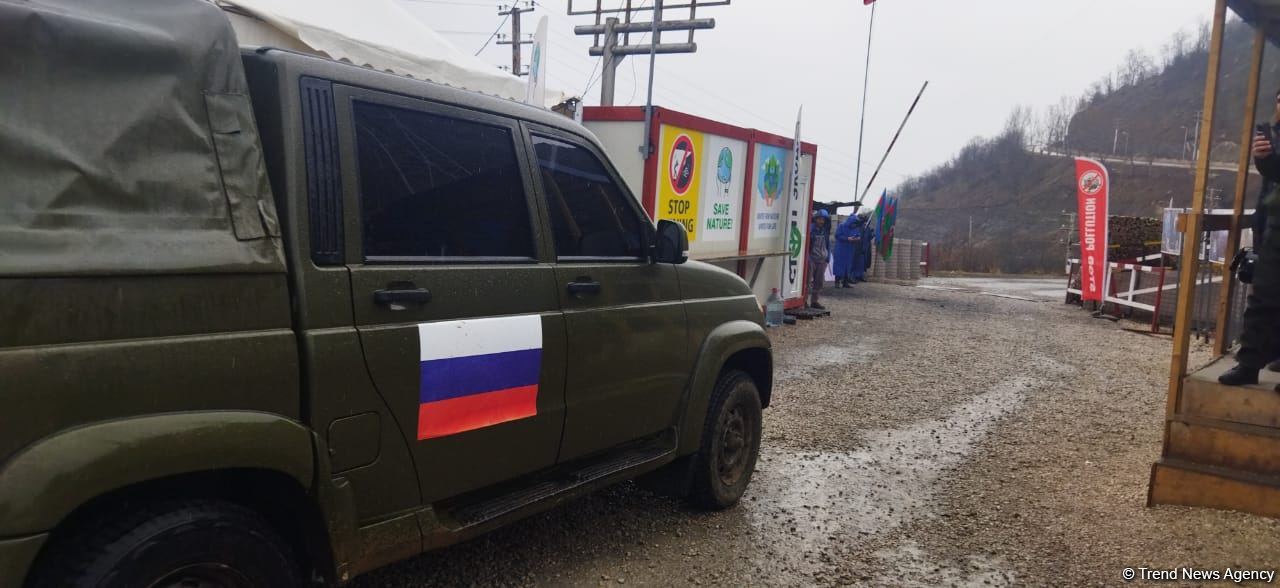Car of Russian peacekeepers moves freely along Azerbaijan's Lachin-Khankendi road (PHOTO)