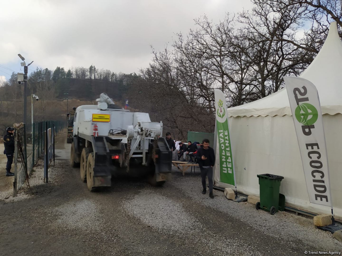 Vehicles of Russian peacekeepers move freely along Azerbaijan's Lachin-Khankendi road (PHOTO)