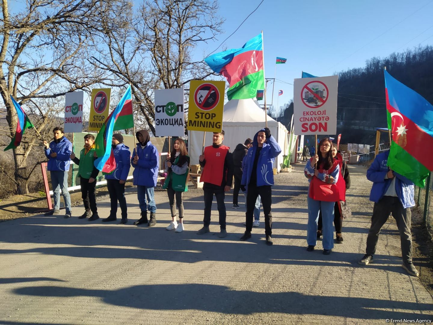 Peaceful protest of Azerbaijani eco-activists continues on Lachin-Khankendi road (PHOTO)