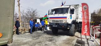 Vehicles of Russian peacekeepers move freely along Azerbaijan's Lachin-Khankendi road (PHOTO)