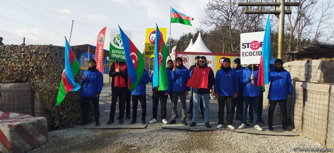 Peaceful protest of Azerbaijani eco-activists continues on Lachin-Khankendi road (PHOTO)