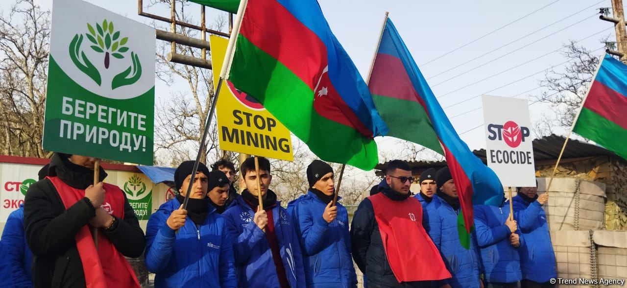 Peaceful protest of Azerbaijani eco-activists continues on Lachin-Khankendi road (PHOTO)