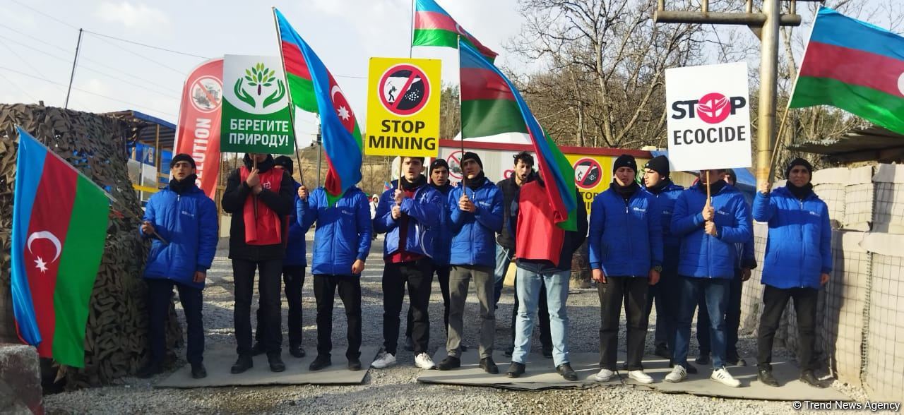 Peaceful protest of Azerbaijani eco-activists continues on Lachin-Khankendi road (PHOTO)