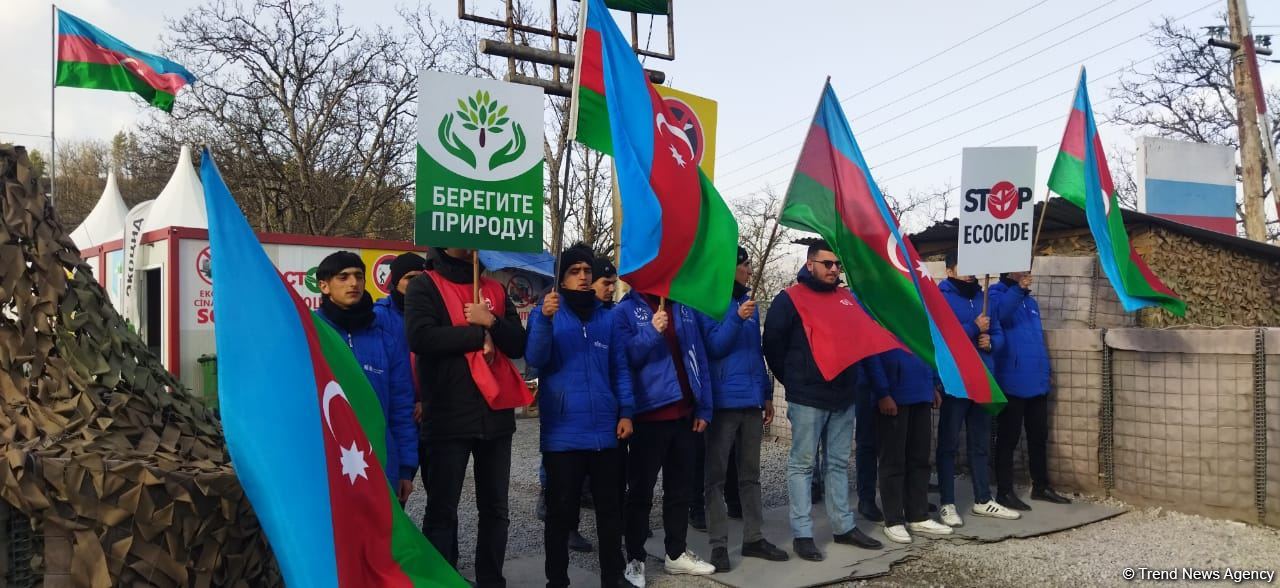 Peaceful protest of Azerbaijani eco-activists continues on Lachin-Khankendi road (PHOTO)