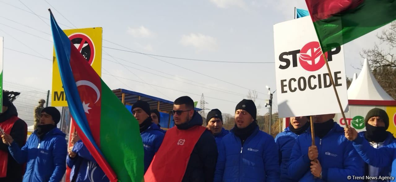Peaceful protest of Azerbaijani eco-activists continues on Lachin-Khankendi road (PHOTO)
