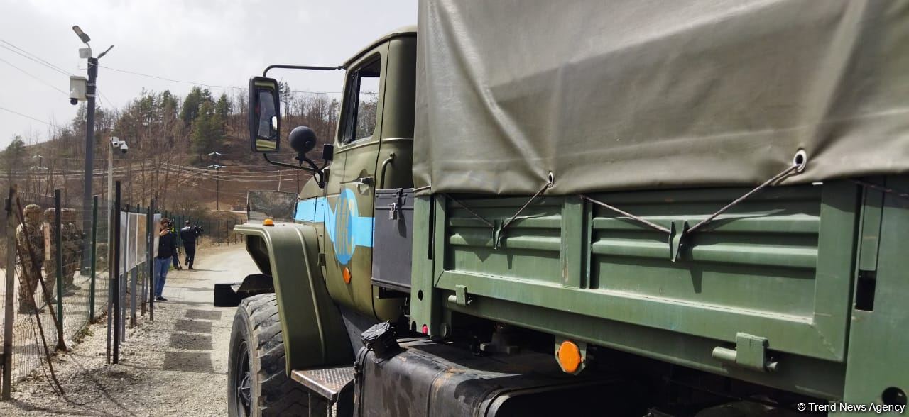 Convoy of Russian peacekeepers moves freely along Azerbaijan's Lachin-Khankendi road (PHOTO)