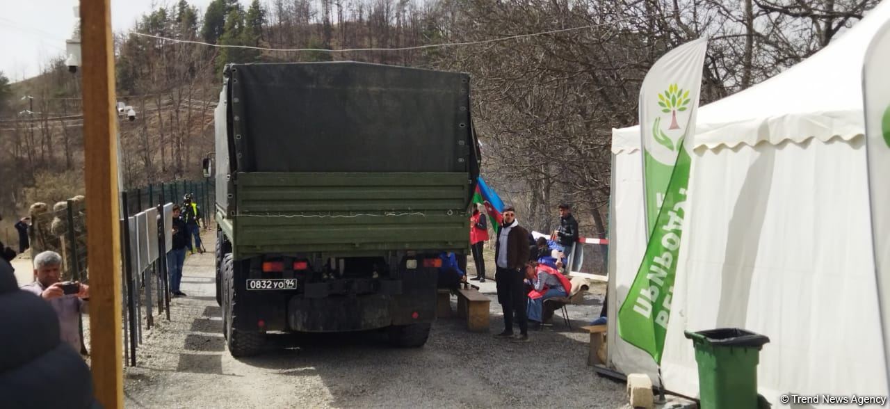 Convoy of Russian peacekeepers moves freely along Azerbaijan's Lachin-Khankendi road (PHOTO)