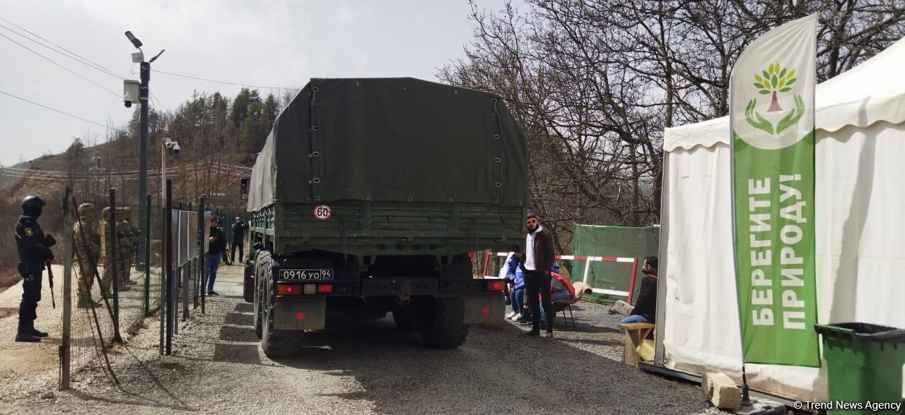 Convoy of Russian peacekeepers moves freely along Azerbaijan's Lachin-Khankendi road (PHOTO)