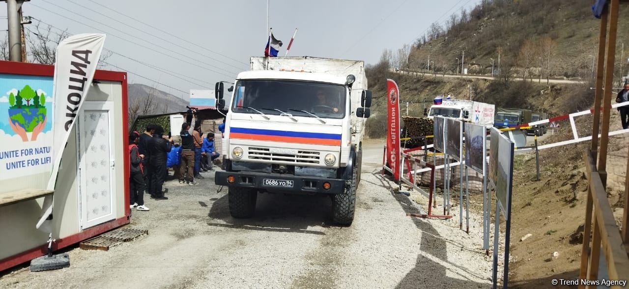 Convoy of Russian peacekeepers moves freely along Azerbaijan's Lachin-Khankendi road (PHOTO)