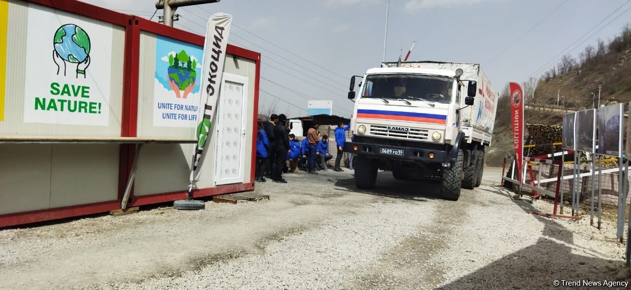 Convoy of Russian peacekeepers moves freely along Azerbaijan's Lachin-Khankendi road (PHOTO)
