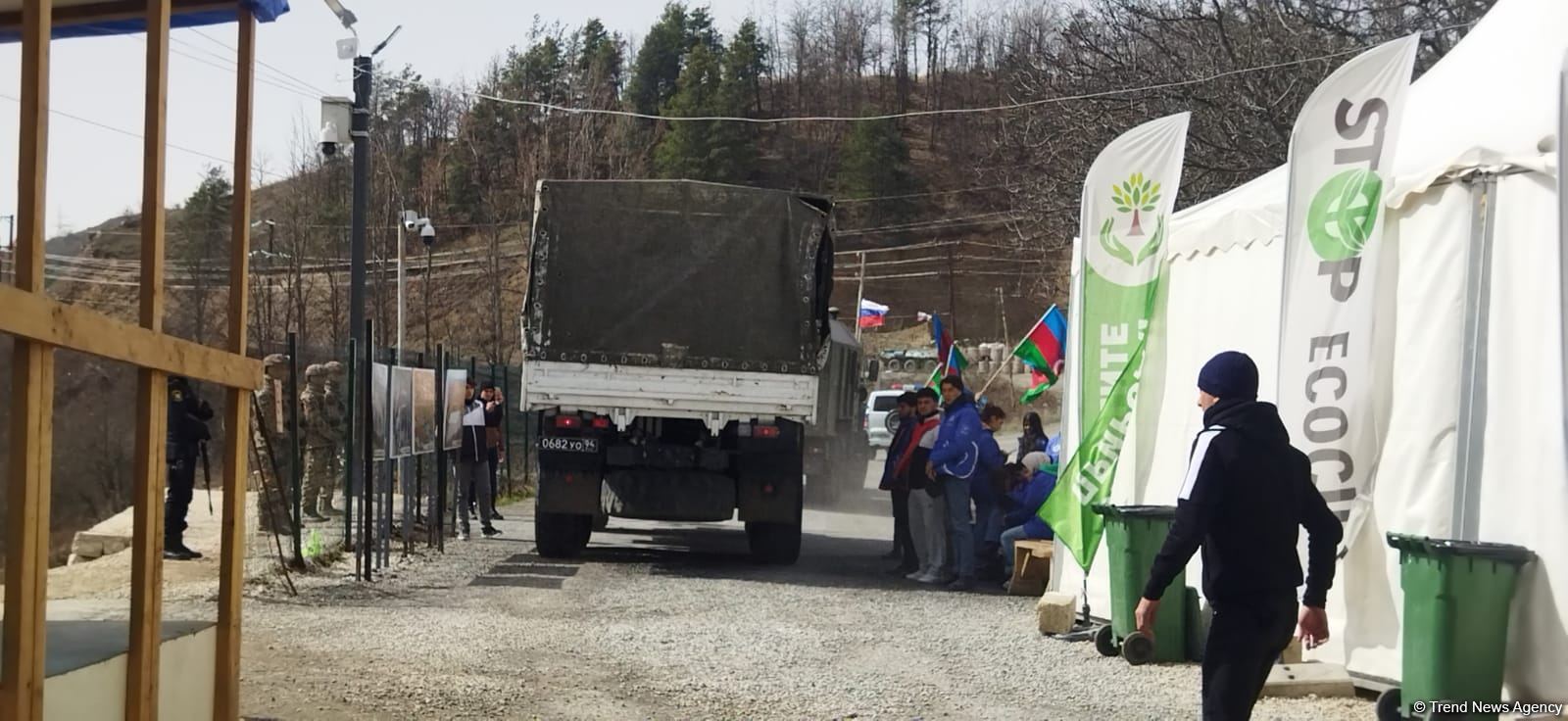 Vehicles of Russian peacekeepers move freely along Azerbaijan's Lachin-Khankendi road (PHOTO)