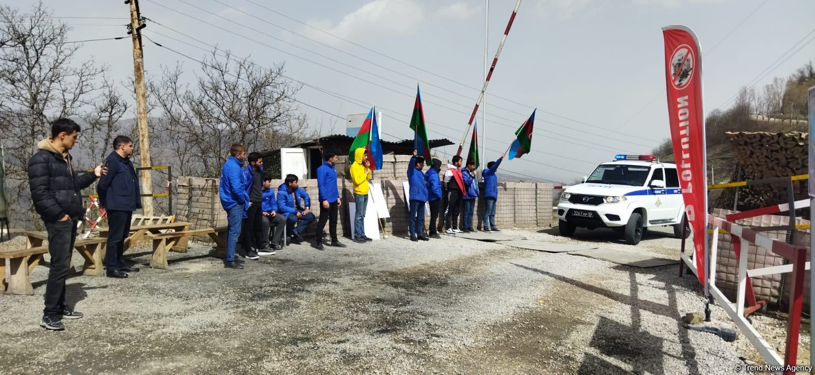 Vehicles of Russian peacekeepers move freely along Azerbaijan's Lachin-Khankendi road (PHOTO)