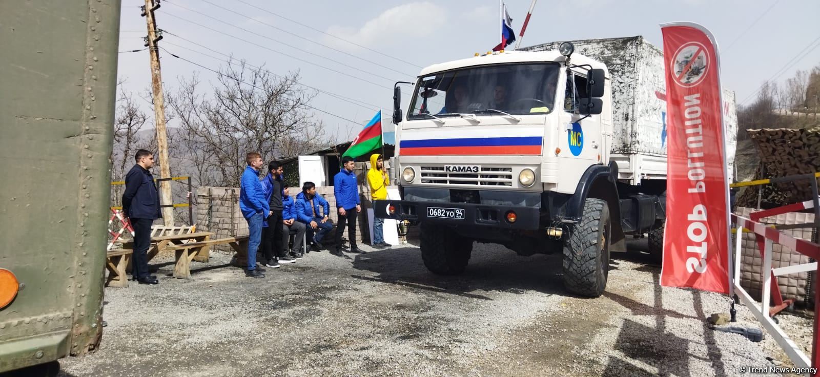 Vehicles of Russian peacekeepers move freely along Azerbaijan's Lachin-Khankendi road (PHOTO)