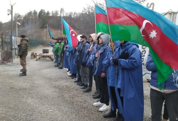 Peaceful protest of Azerbaijani eco-activists continues on Lachin-Khankendi road (PHOTO)