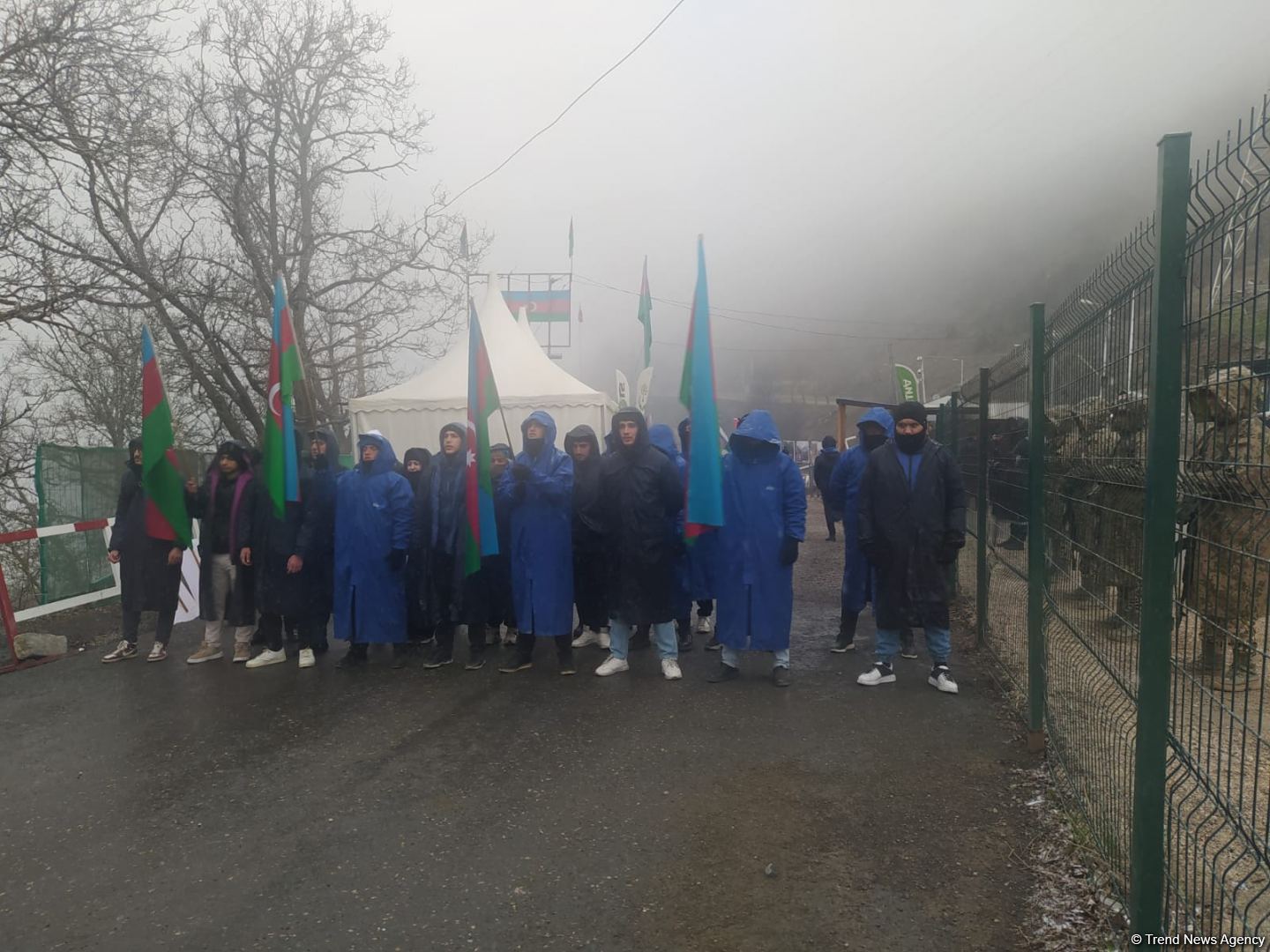 Convoy of Russian peacekeepers moves freely along Azerbaijan's Lachin-Khankendi road (PHOTO)