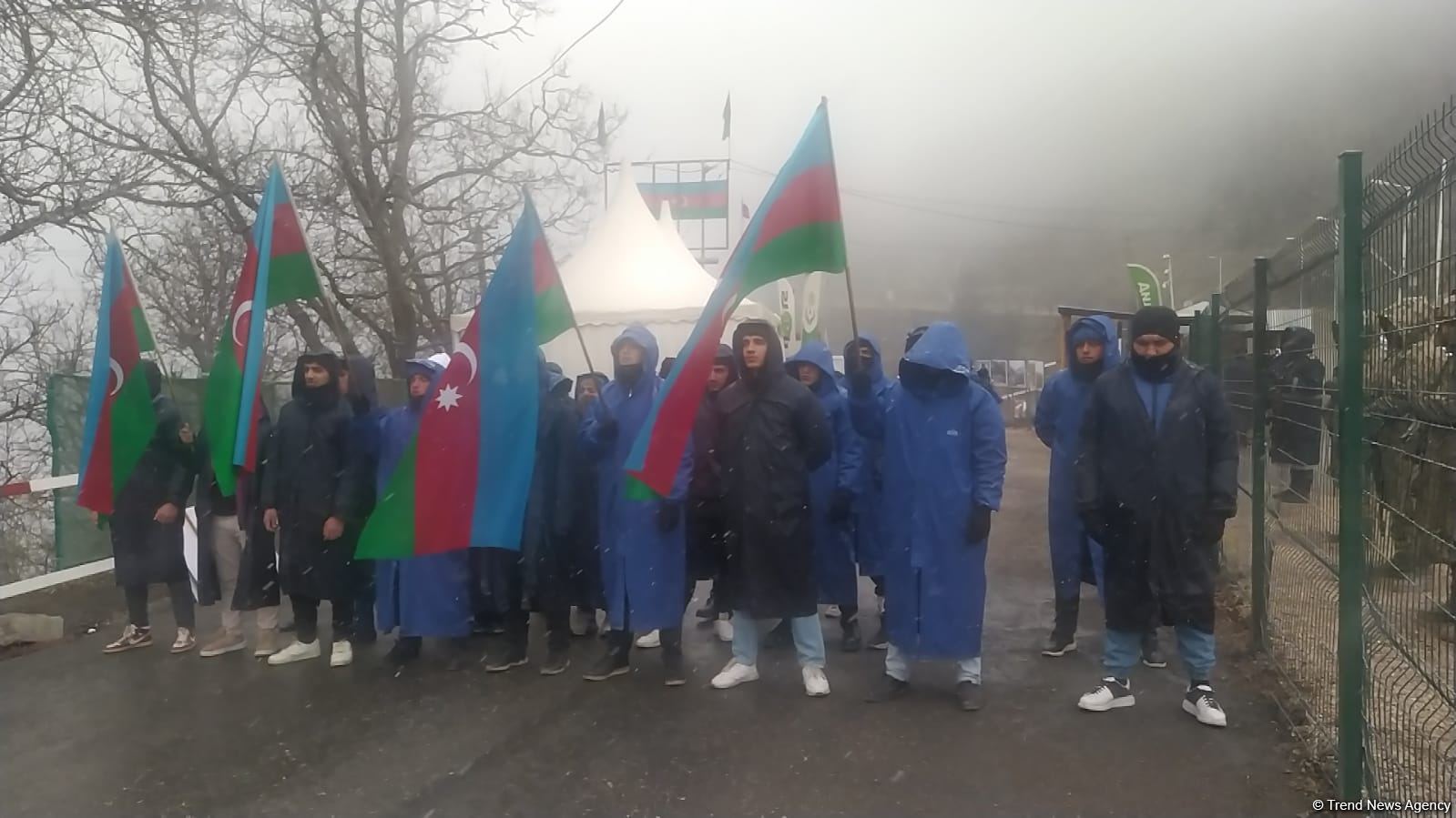 Convoy of Russian peacekeepers moves freely along Azerbaijan's Lachin-Khankendi road (PHOTO)