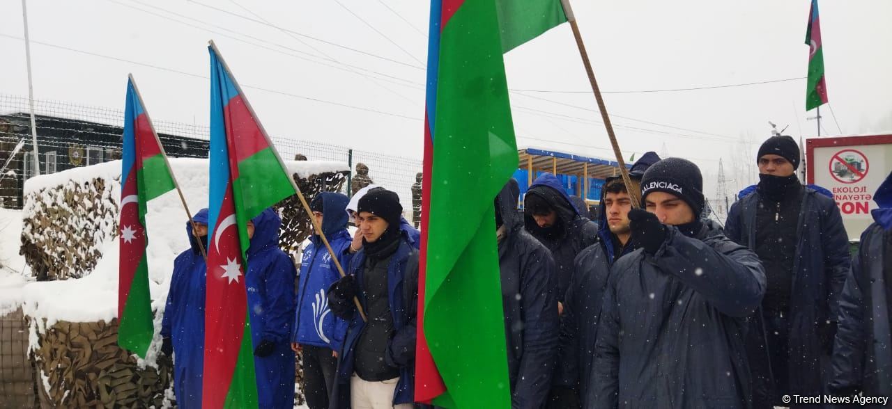 Peaceful protest of Azerbaijani eco-activists continues on Lachin-Khankendi road (PHOTO)