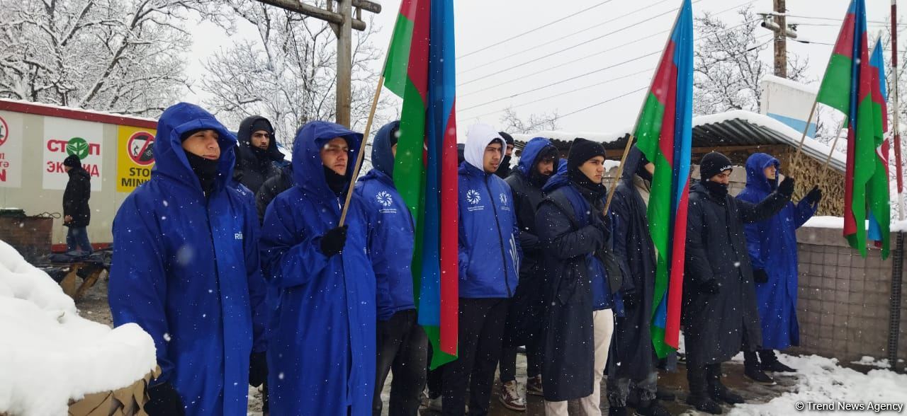 Peaceful protest of Azerbaijani eco-activists continues on Lachin-Khankendi road (PHOTO)
