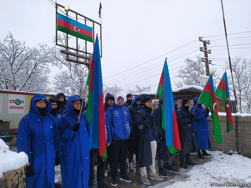 Peaceful protest of Azerbaijani eco-activists continues on Lachin-Khankendi road (PHOTO)