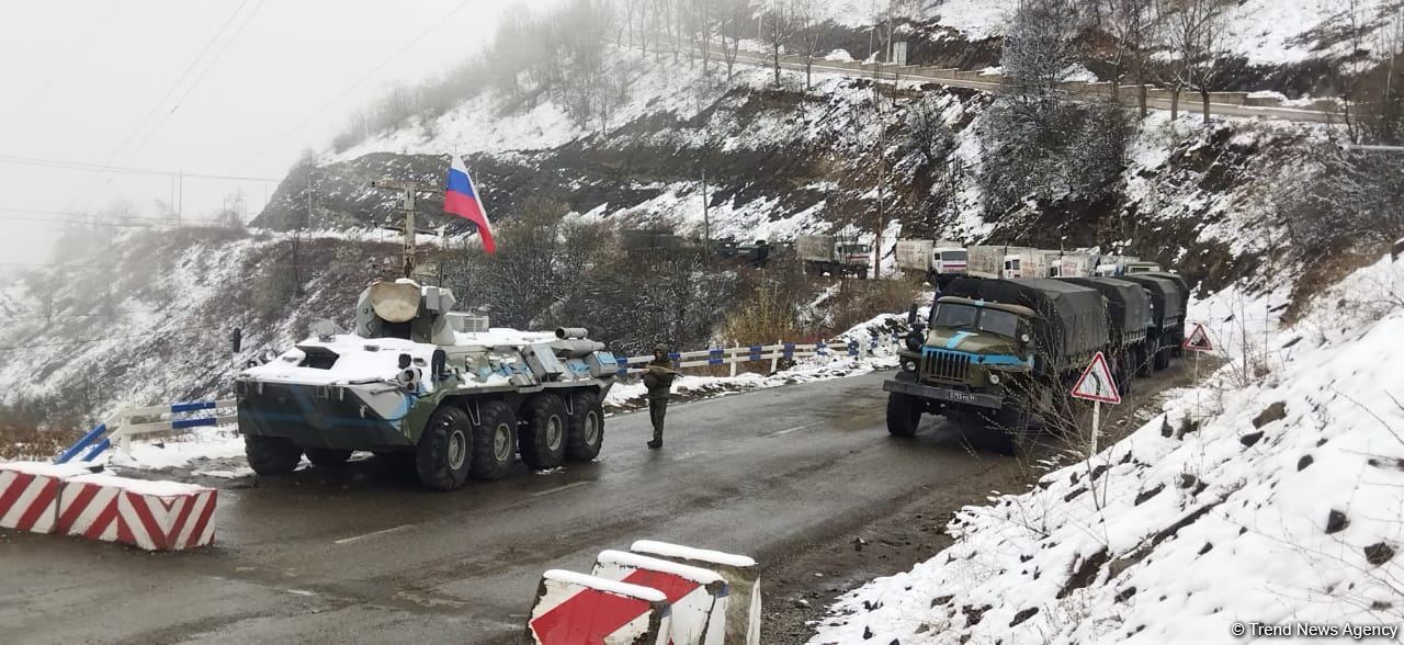 Russian peacekeepers' convoy moves freely along Azerbaijani Lachin-Khankendi road (PHOTO)