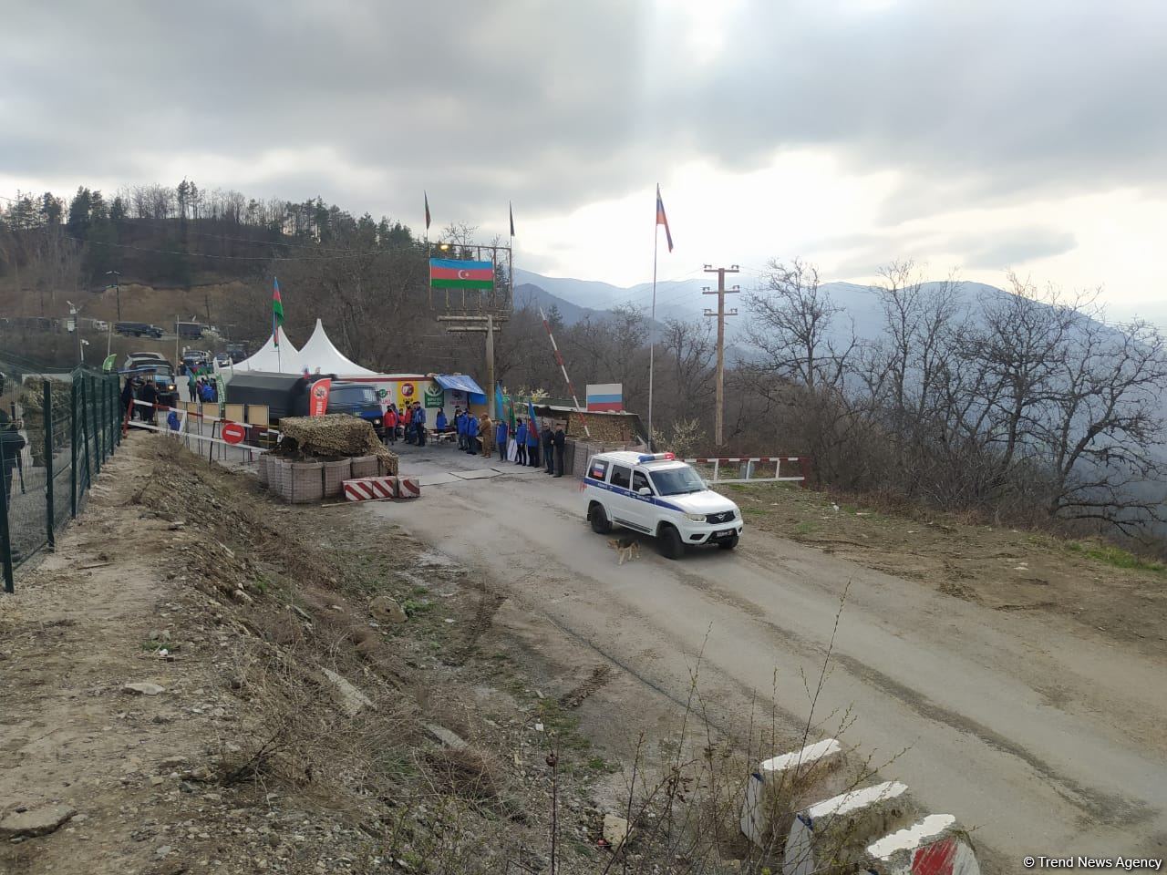 Russian peacekeepers' convoy moves freely along Azerbaijani Lachin-Khankendi road (PHOTO)