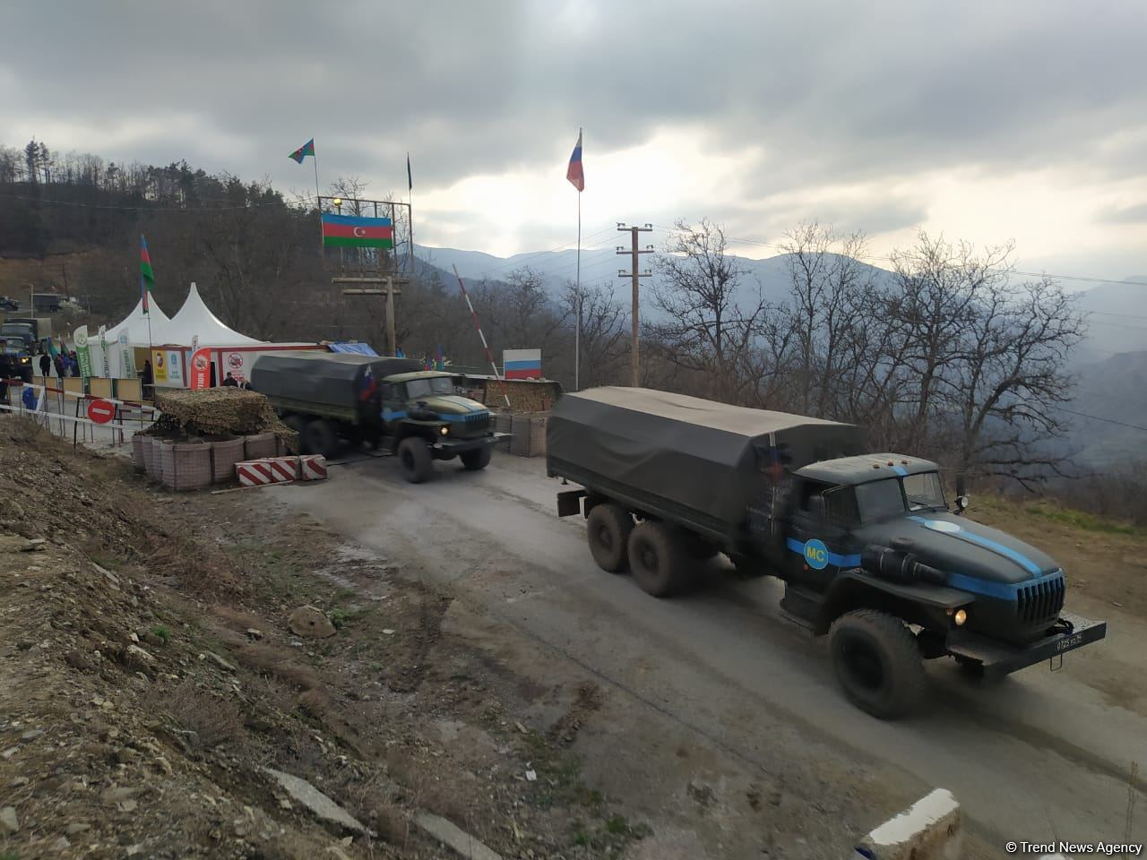 Russian peacekeepers' convoy moves freely along Azerbaijani Lachin-Khankendi road (PHOTO)