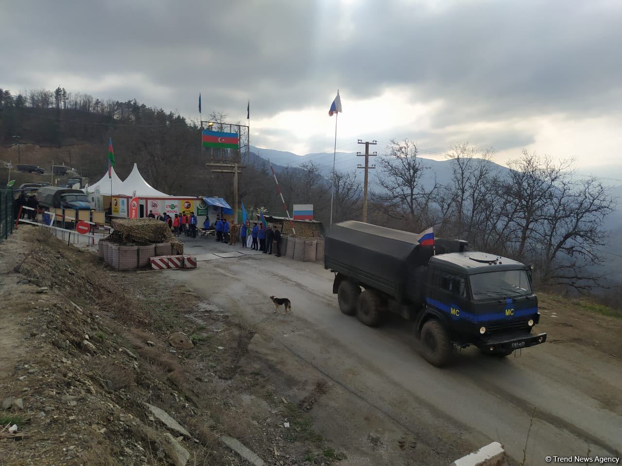 Russian peacekeepers' convoy moves freely along Azerbaijani Lachin-Khankendi road (PHOTO)