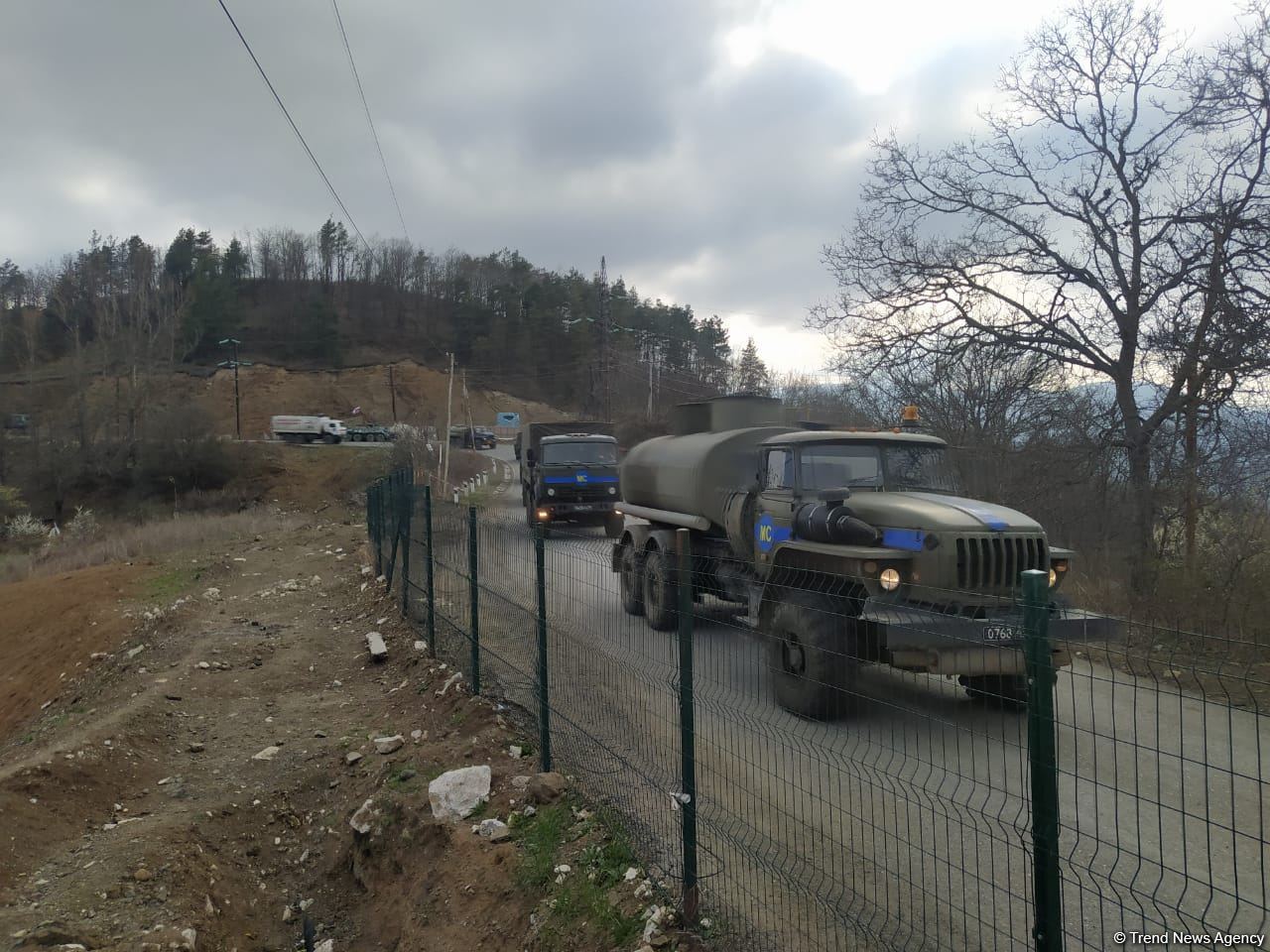 Russian peacekeepers' convoy moves freely along Azerbaijani Lachin-Khankendi road (PHOTO)