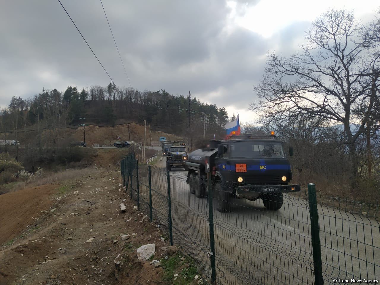 Russian peacekeepers' convoy moves freely along Azerbaijani Lachin-Khankendi road (PHOTO)