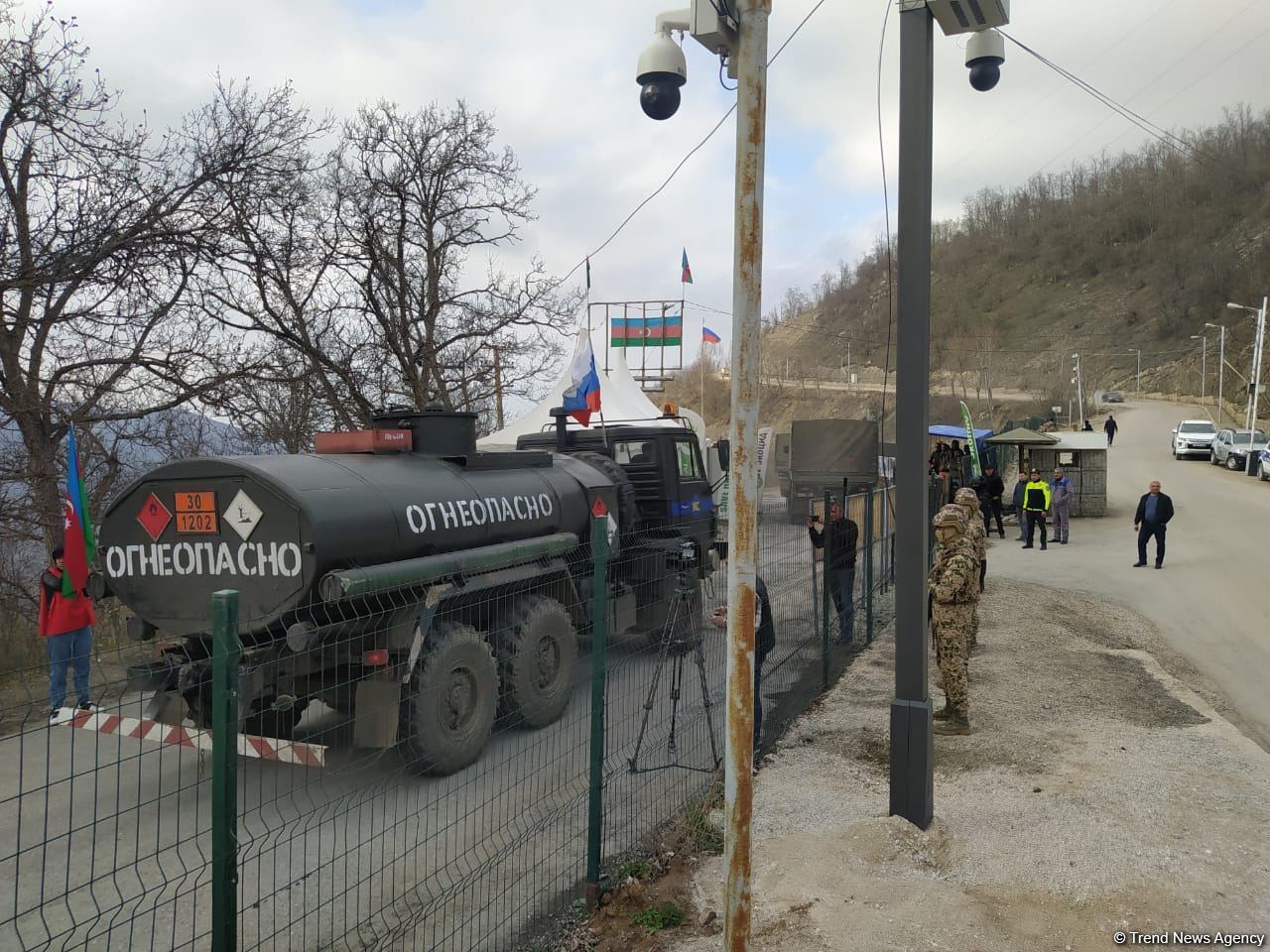 Russian peacekeepers' convoy moves freely along Azerbaijani Lachin-Khankendi road (PHOTO)